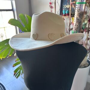 Chic Cream Heart-Accent Women's Hat